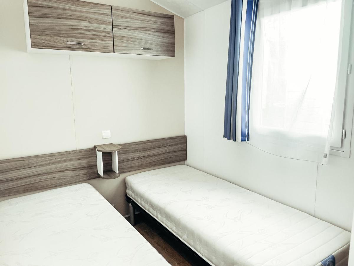 3 Bedroom Chalets Camping Lei Suves - Joycasa روكبرون-سور-أرجينس المظهر الخارجي الصورة
