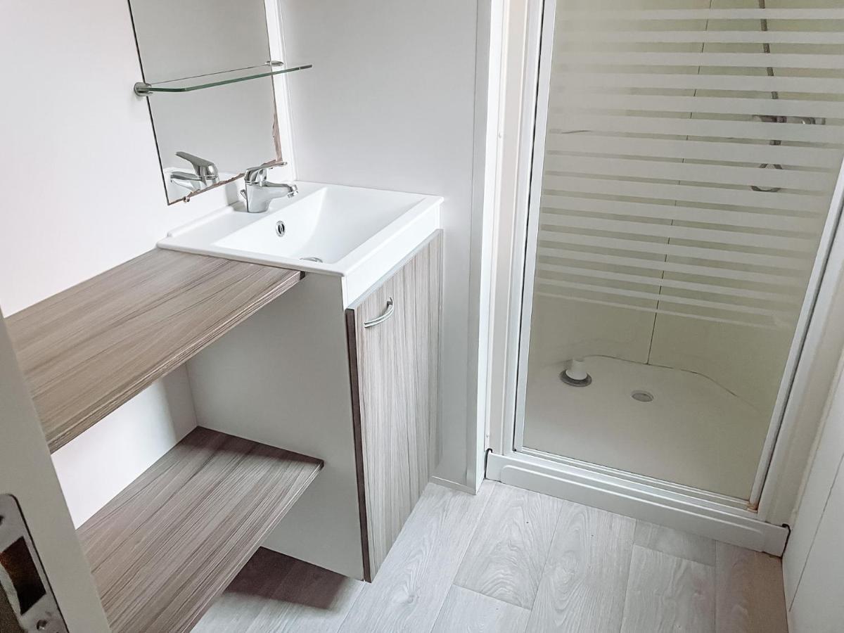 3 Bedroom Chalets Camping Lei Suves - Joycasa روكبرون-سور-أرجينس المظهر الخارجي الصورة