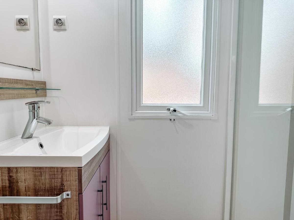 3 Bedroom Chalets Camping Lei Suves - Joycasa روكبرون-سور-أرجينس المظهر الخارجي الصورة