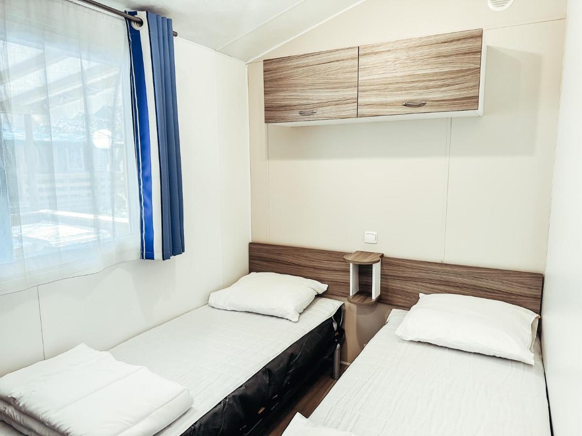 3 Bedroom Chalets Camping Lei Suves - Joycasa روكبرون-سور-أرجينس المظهر الخارجي الصورة